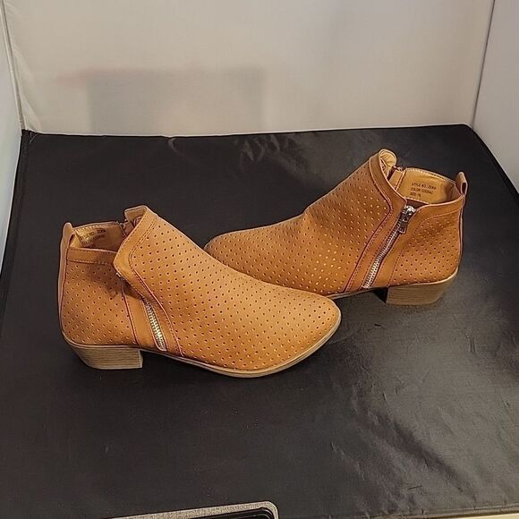 BRAND NEW SOCIOLOGY TWO-ZIP ROUND TOE SLIP-ON BOOTIES - Picture 6 of 13